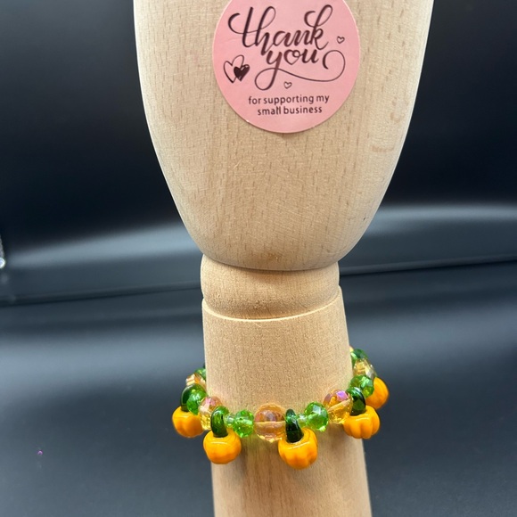 Jewelry - Glass pumpkin beaded bracelet